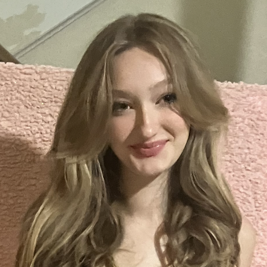 Lila Noworatzky head shot