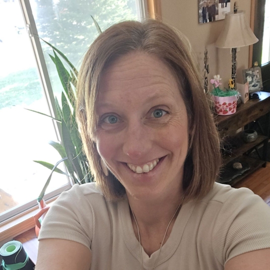 Amanda Thiel head shot