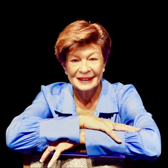 Donna Evans head shot