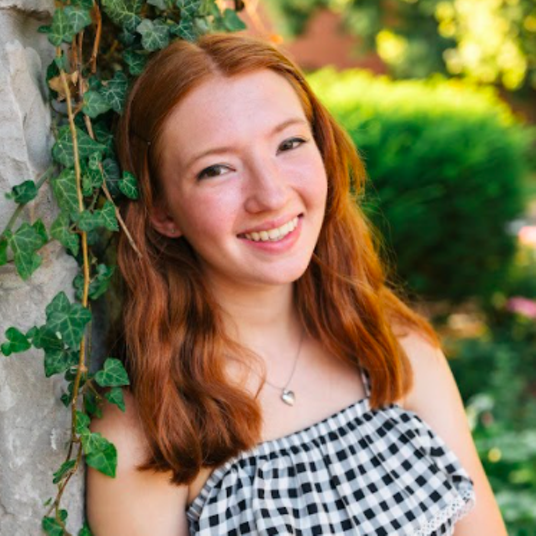 Hannah Esek head shot