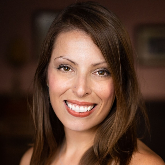 Aline Forastieri head shot