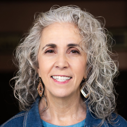 Lisa Holcomb head shot