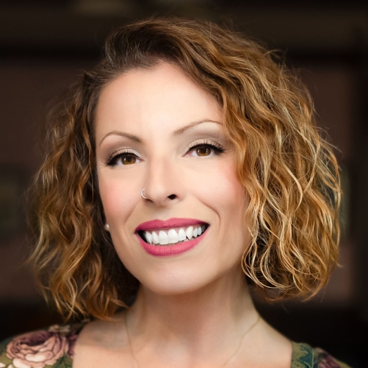 Aline Forastieri head shot