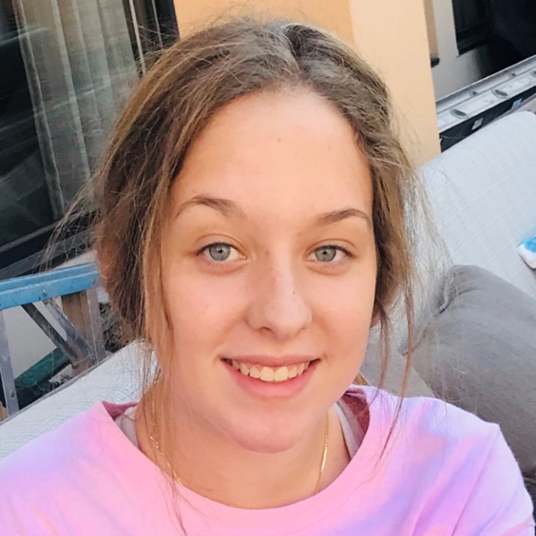 Ellie Thompson head shot