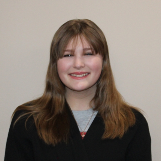 Erin Cisneros - '28 head shot
