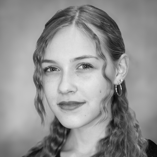 Julie Reis head shot