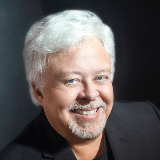 Tom Holliday head shot