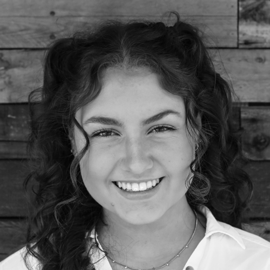 Mia Gallinat head shot