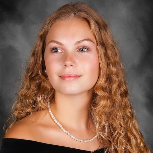 Anna Arsenault head shot