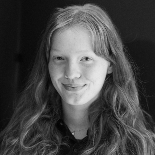Anna Kenealy (Morticia) head shot