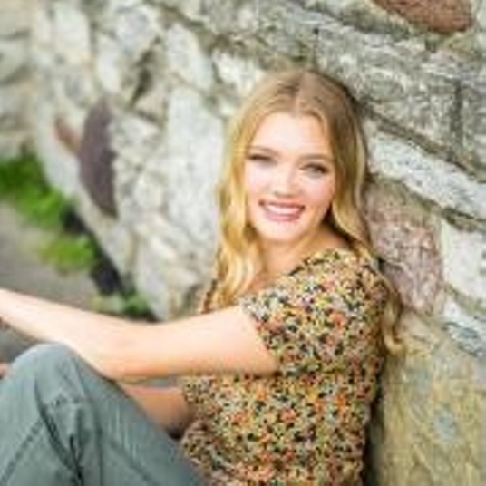 Lauren Zwirschitz head shot