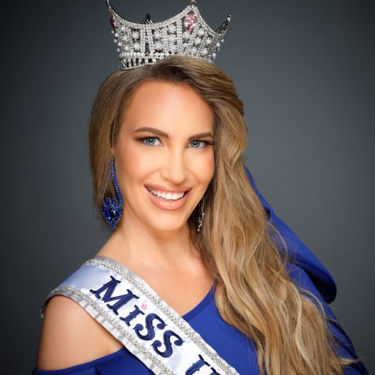 Danielle Cox head shot