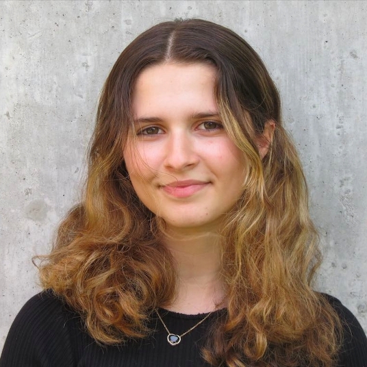 Emma Guzowski head shot