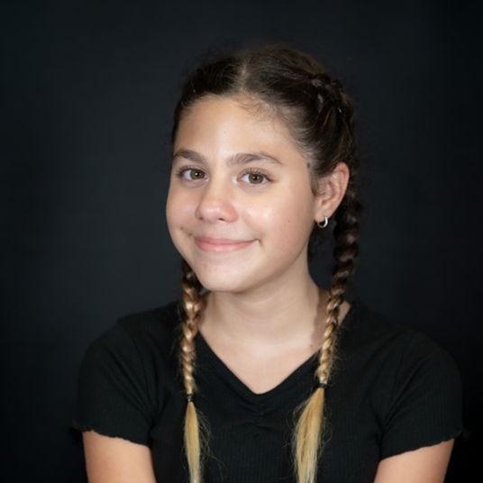 Bella Deutsch head shot