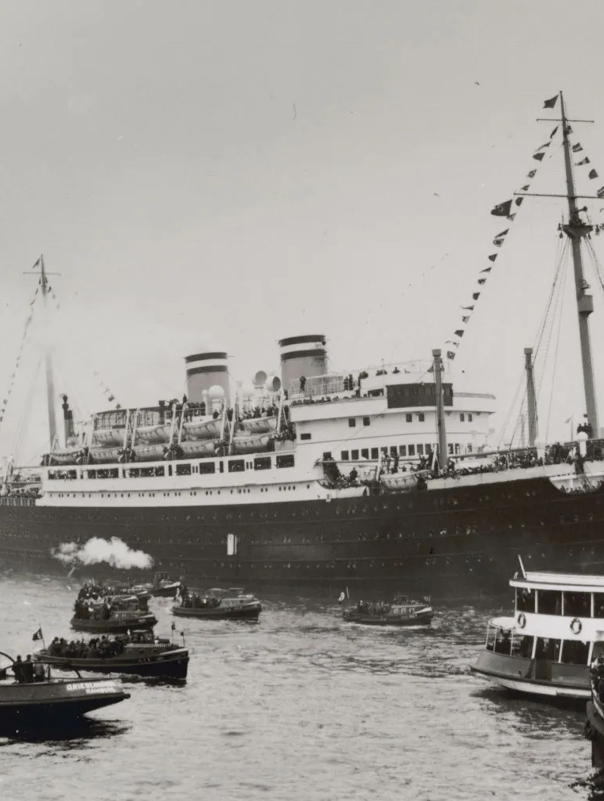 1953979
