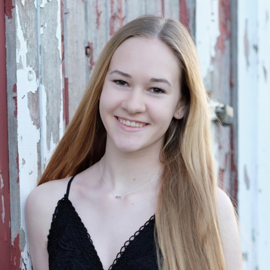 Mia Soderquist-Hansen head shot
