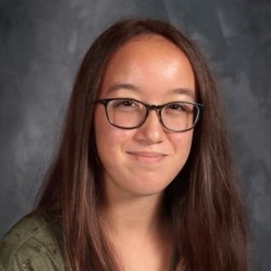 Julia Wirths head shot