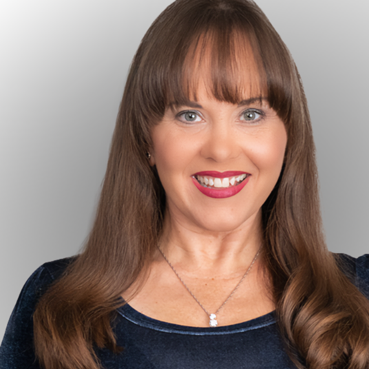 Laura Bueno, Director head shot