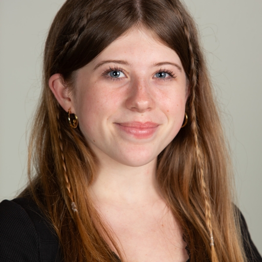 MILENA VANEK head shot