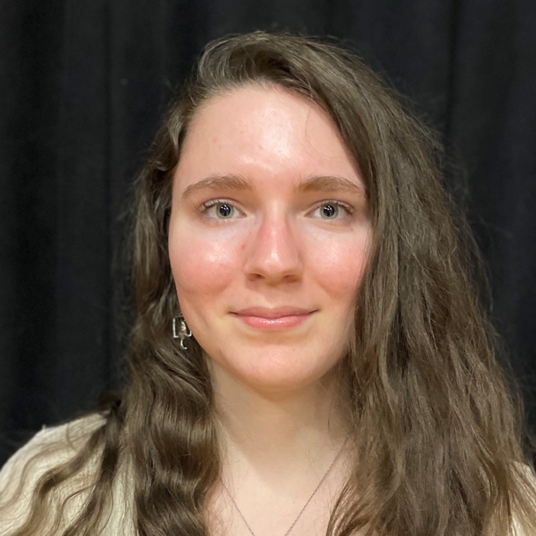 Leah Schaefer head shot
