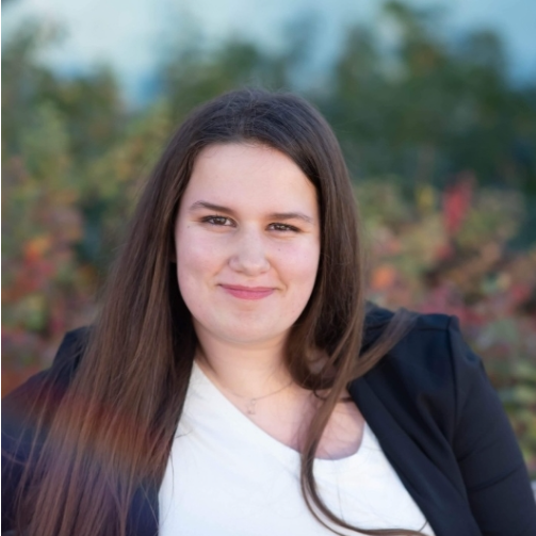 Mackenzie Larson head shot