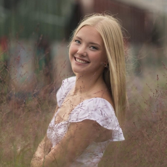 Annika Mensink head shot