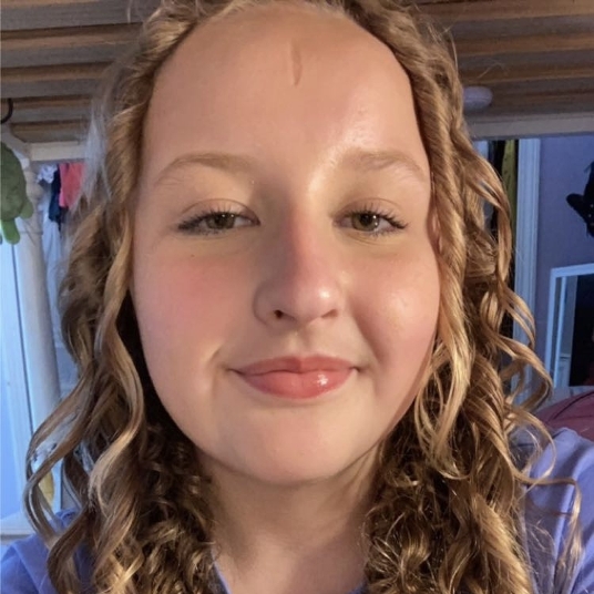 Isabela Hollenbeck head shot