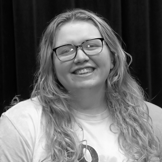 Amy Larson head shot