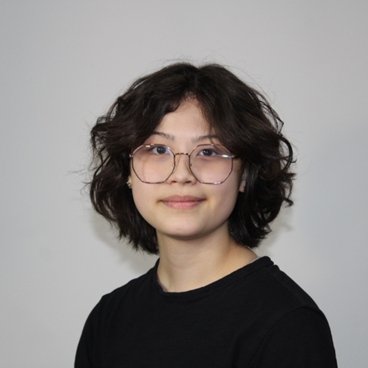 Hana Lowey head shot