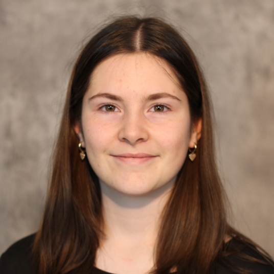 Sophie Dewey head shot