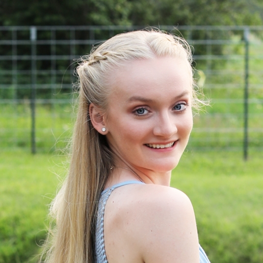 Elizabeth Kuckarek head shot
