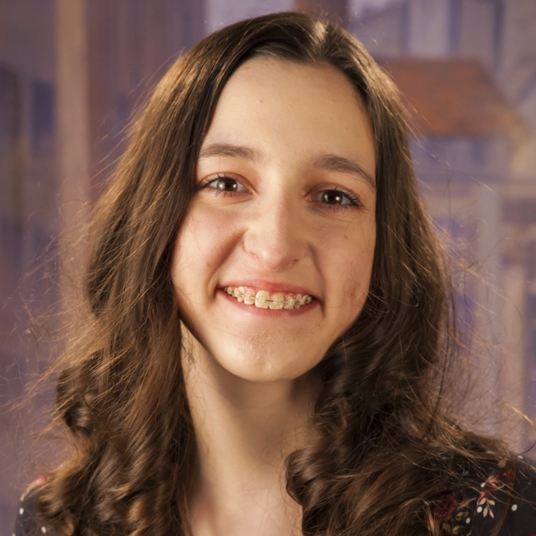 Lizzie Amidzich head shot