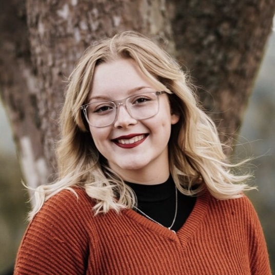 Kayla Zechman (Senior) head shot