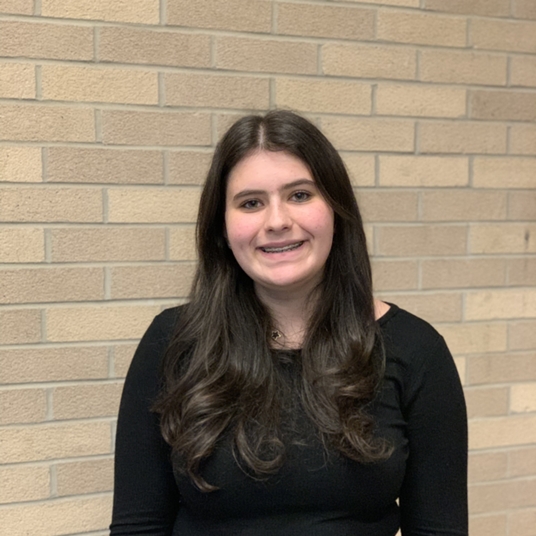 CHLOE LESHNOWER head shot