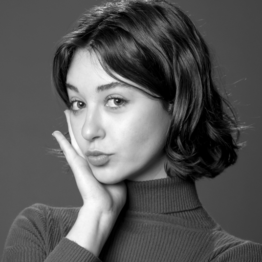 Elianna Carvalho head shot