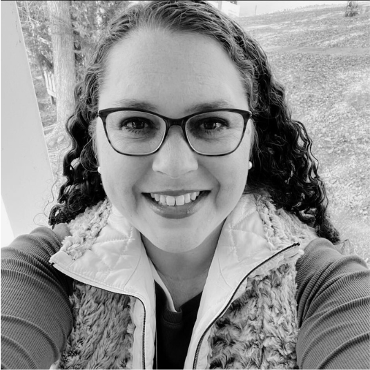 Linnea Bethany Coon head shot