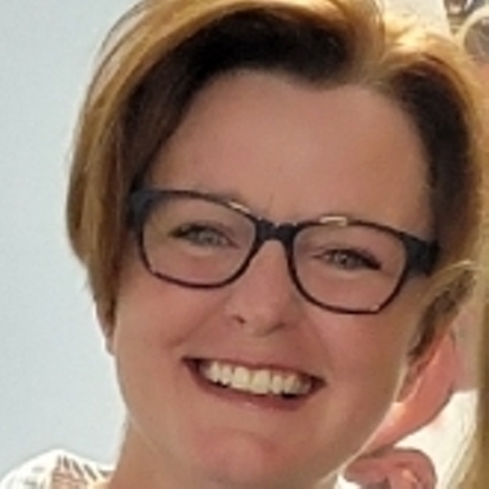 Amy Arnett-Tomasek head shot