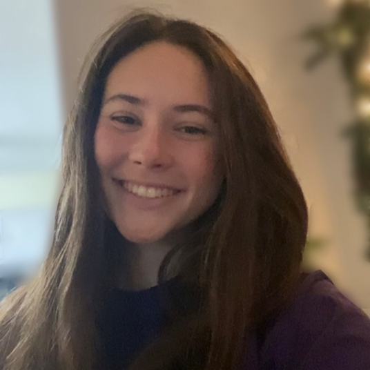 Sara MacKinnon '22 head shot