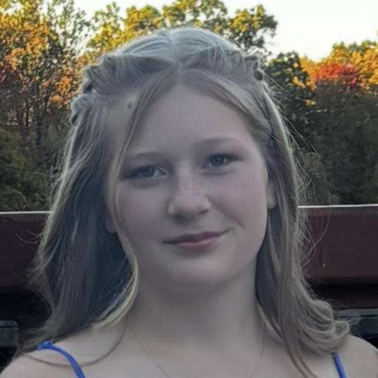 Audrey Matte '28 (Pink) head shot