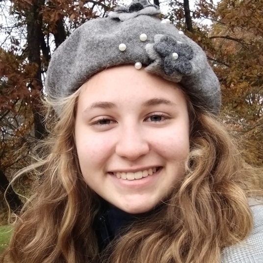 Hannah Pruett head shot