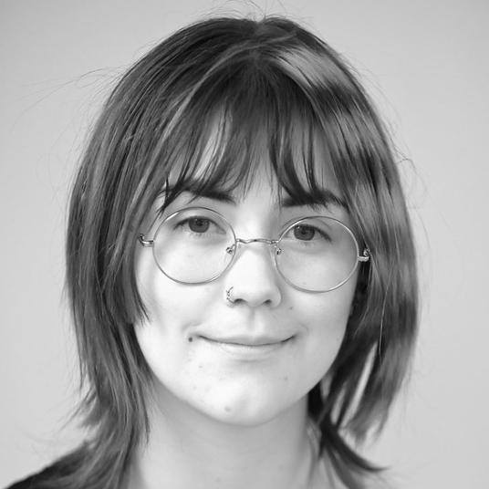 Sienna Mauer head shot