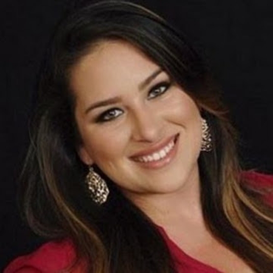 Kelly Alvarez head shot