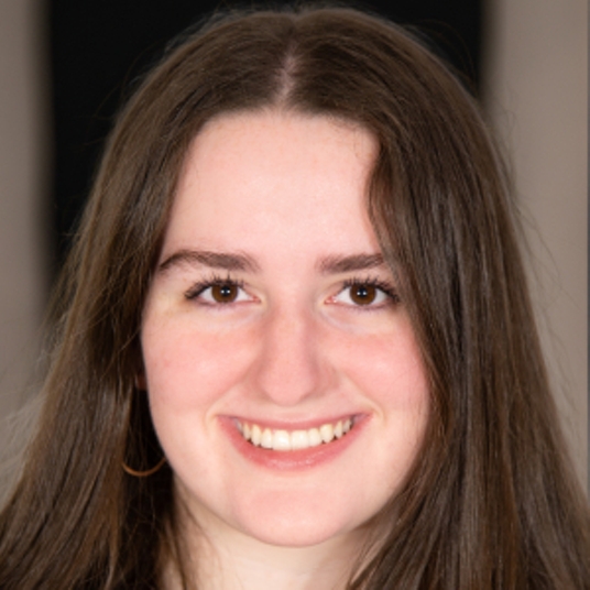 Lucia Holdman head shot