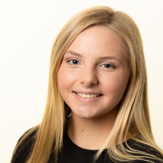 Anna Kate Burrows head shot