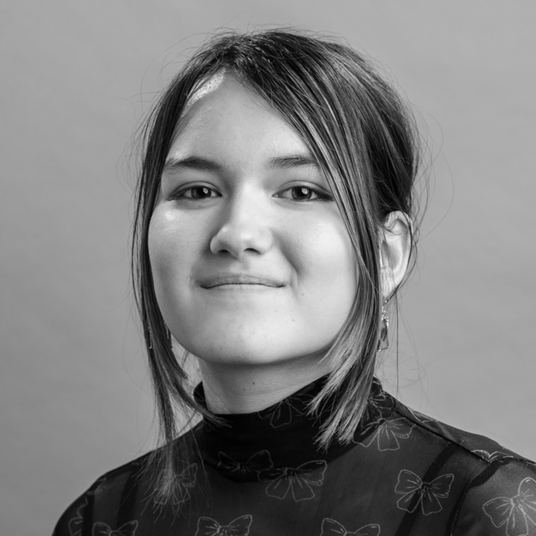 Mia DuValeus head shot