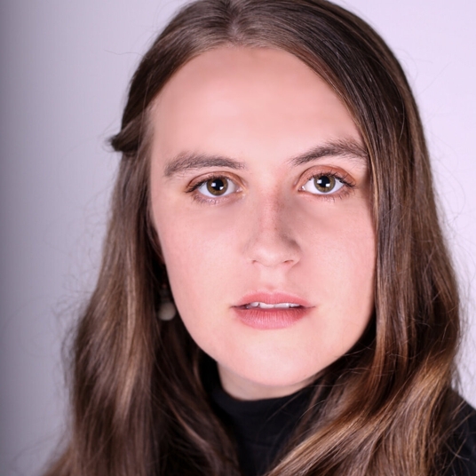 Alex-Renèe Davies head shot
