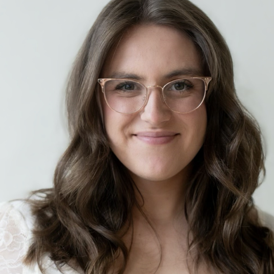 Alex-Reneé Davies head shot