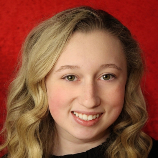 Caroline Farmer head shot