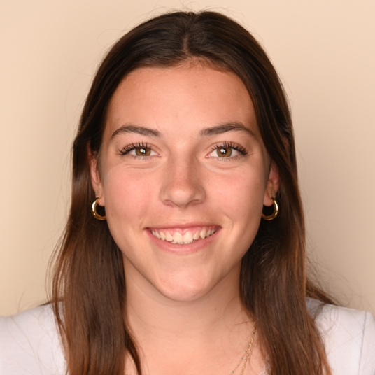 Anna Sandquist+ head shot