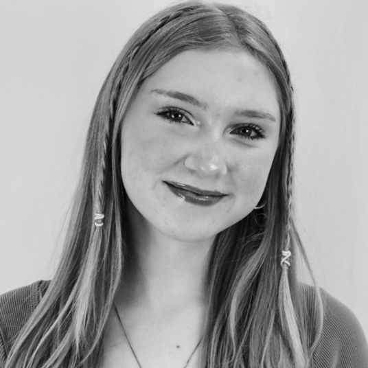 MARY HEWELT head shot